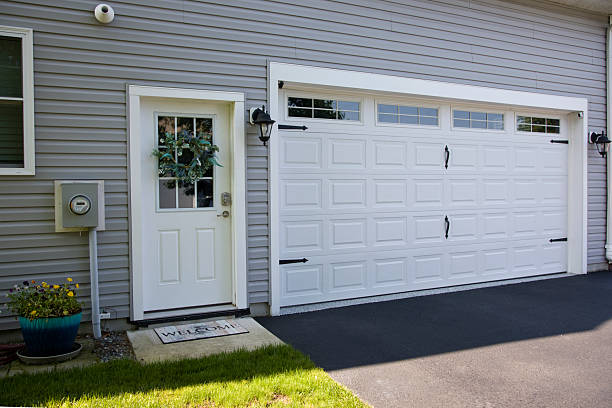 24/7 Emergency Garage Door Panel Replacement experts in Hardeman County County, TX